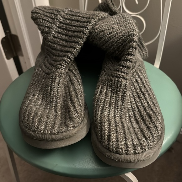 GREY SWEATER UGGS. - Picture 2 of 8